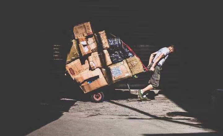 為什么現(xiàn)在市場(chǎng)會(huì)出現(xiàn)老齡化搬運(yùn)工