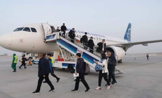 重慶籍農(nóng)民工坐包機(jī)去新疆復(fù)工復(fù)產(chǎn)